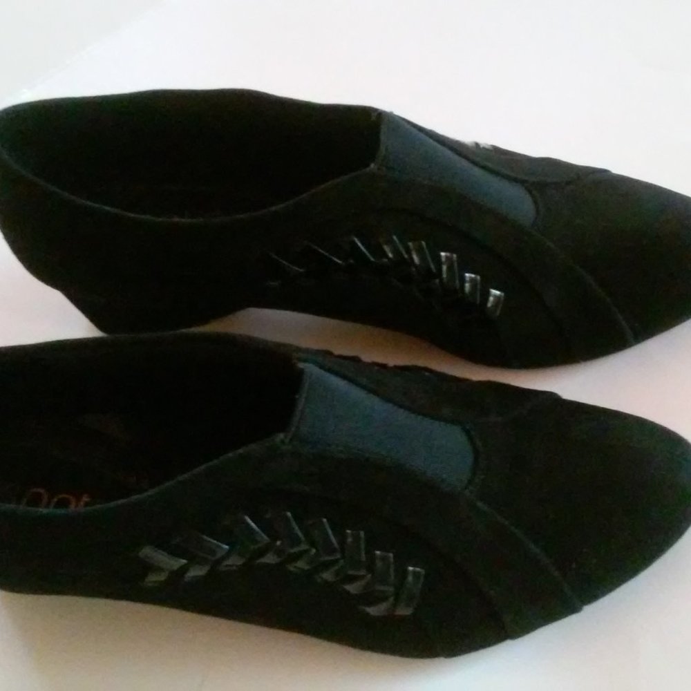 Anita. Fine Suede Shoes - 7 M